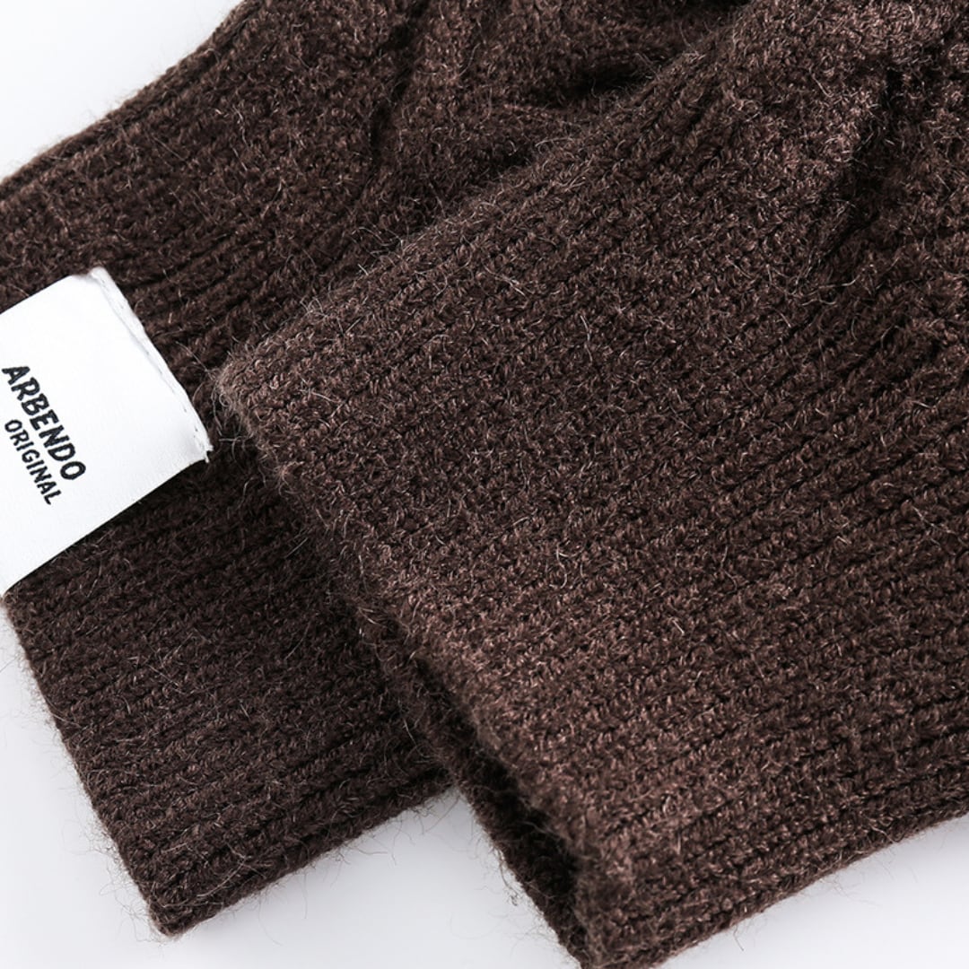 Cable knit crew cardigan B921