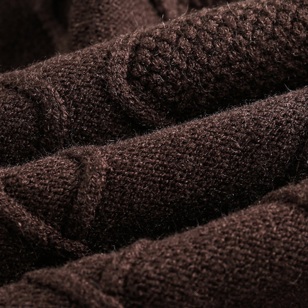 Cable knit crew cardigan B921