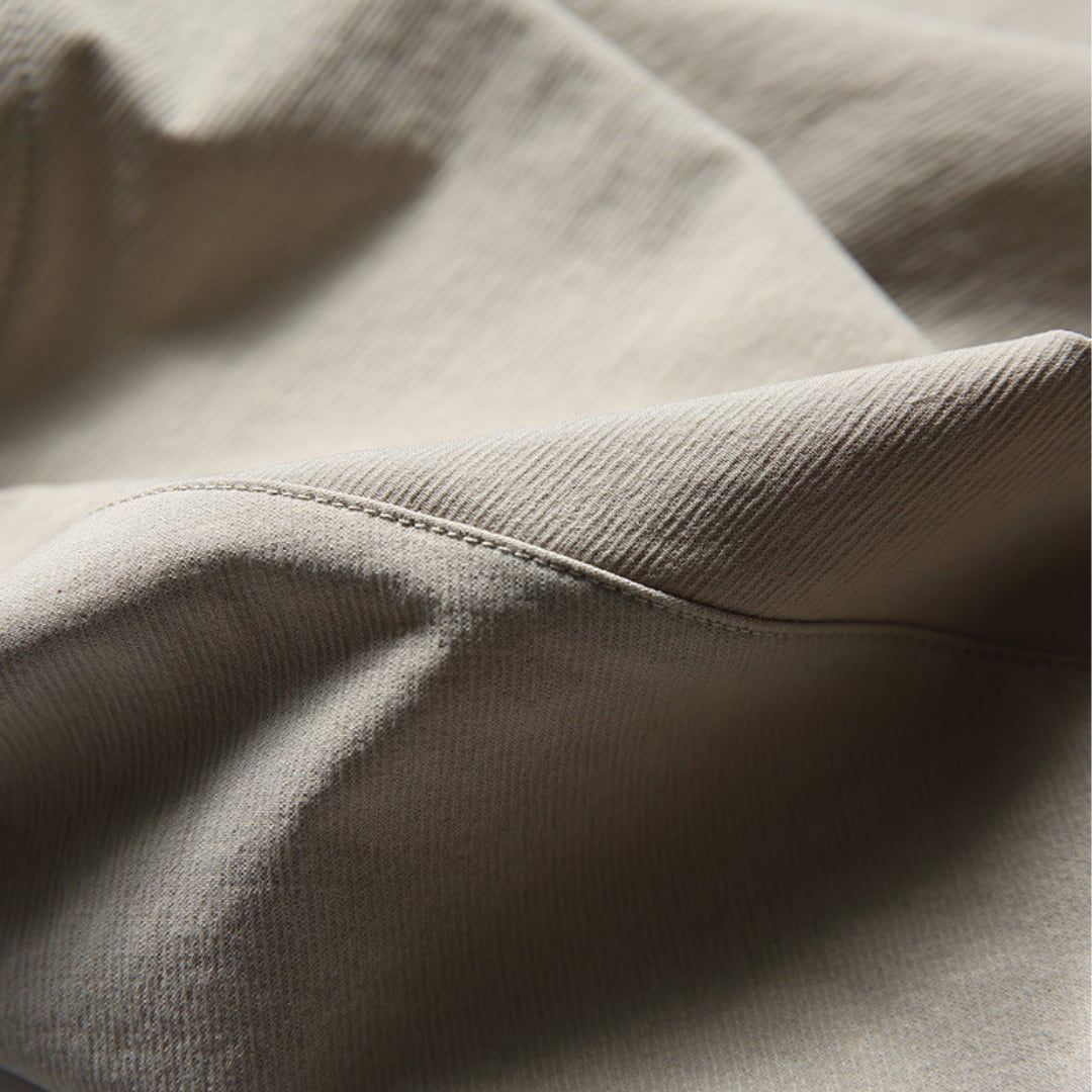 Gathered pocket nylon pullover B907