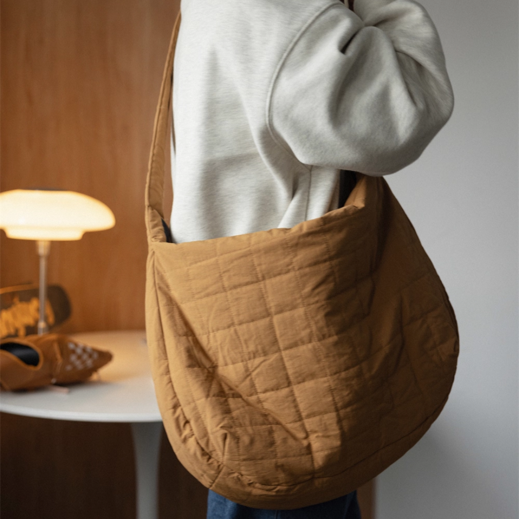 Quilted Big Shoulder Bag N710 ブラウン