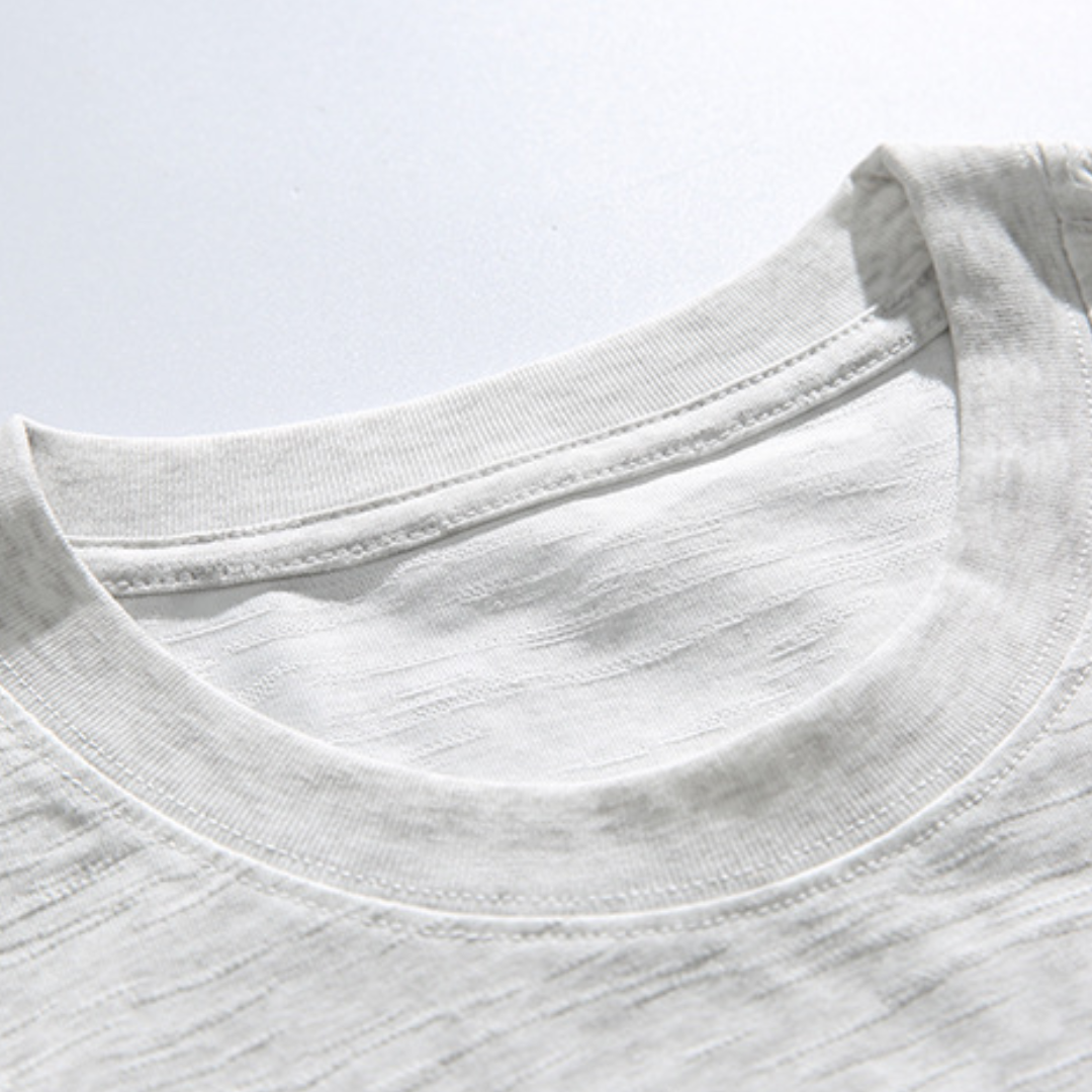 ×（B品の可能性たかいので見送り）立体ロゴ　クルーネック　カジュアルTシャツ　N1418