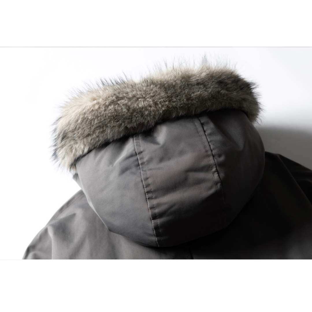 ホワイトダックダウン　ファー付きフードジャケット　N885