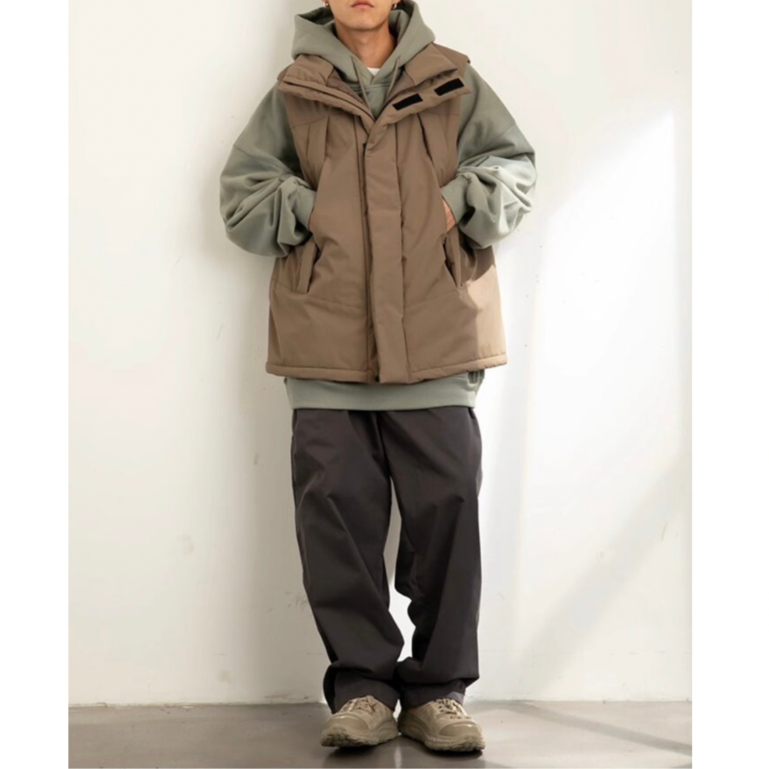 ソロナ　パテッドスタンドカラー　ベスト　N928