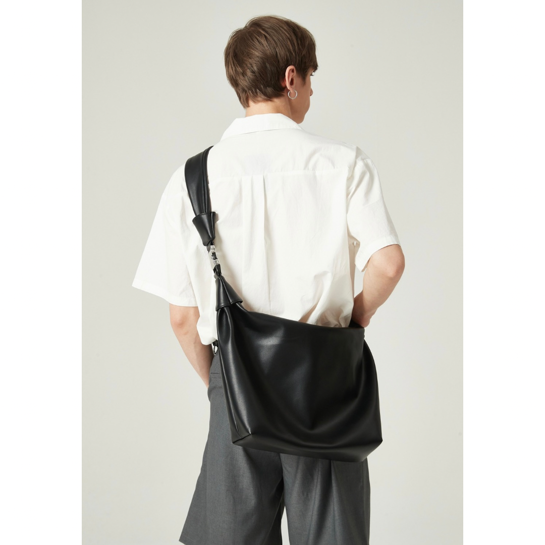 PUレザー　メタルストラップ　ショルダーバッグ　N1200