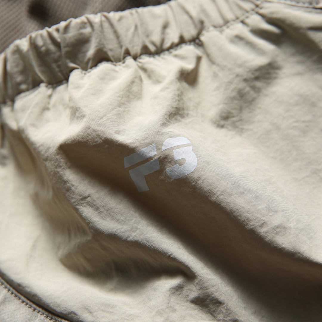 Gathered pocket nylon pullover B907