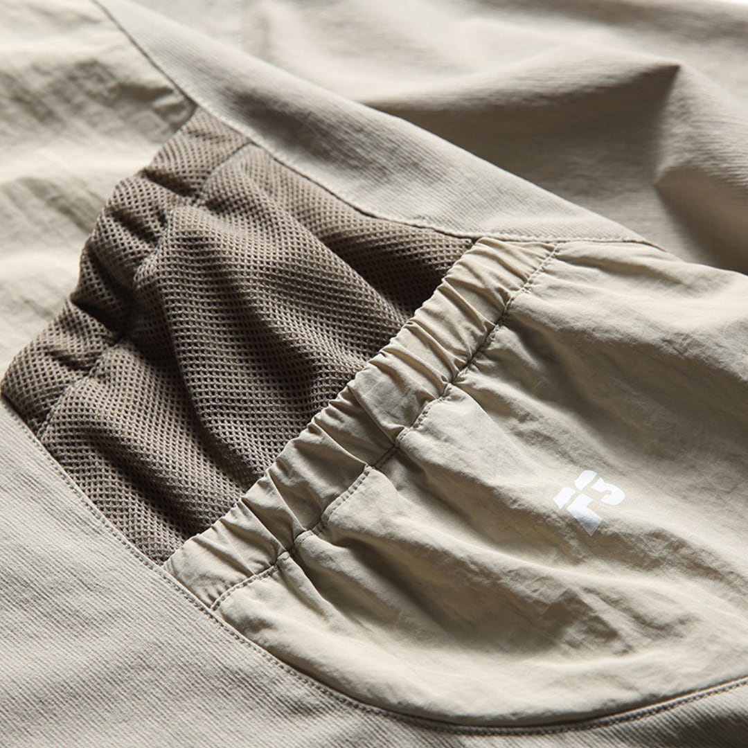 Gathered pocket nylon pullover B907